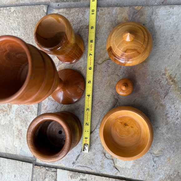 Primitive Hand Turned Wood Working Art Vases -Lidded-Mini-Cup-Bowl Vintage Lot. - Picture 10 of 10